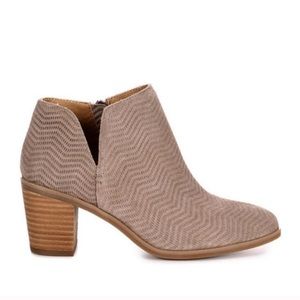 NWOT Lucky ankle boots Paranesa